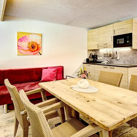 Gut Edelweiss Апартаменты *